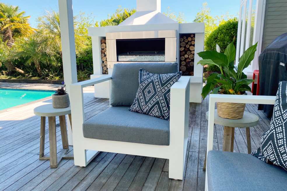 luxury subrella outdoor lounge chair