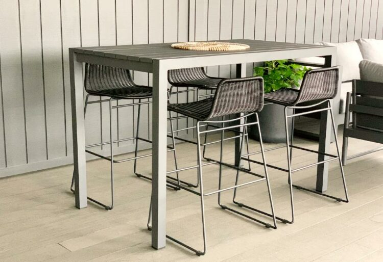 Dinner at Ours Range 1.4 M Outdoor Bar Leaner Table and 4 Bar Chairs