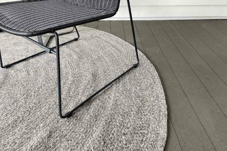 round outdoor rug grey