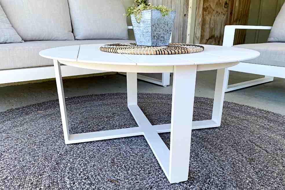 round outdoor coffee table white