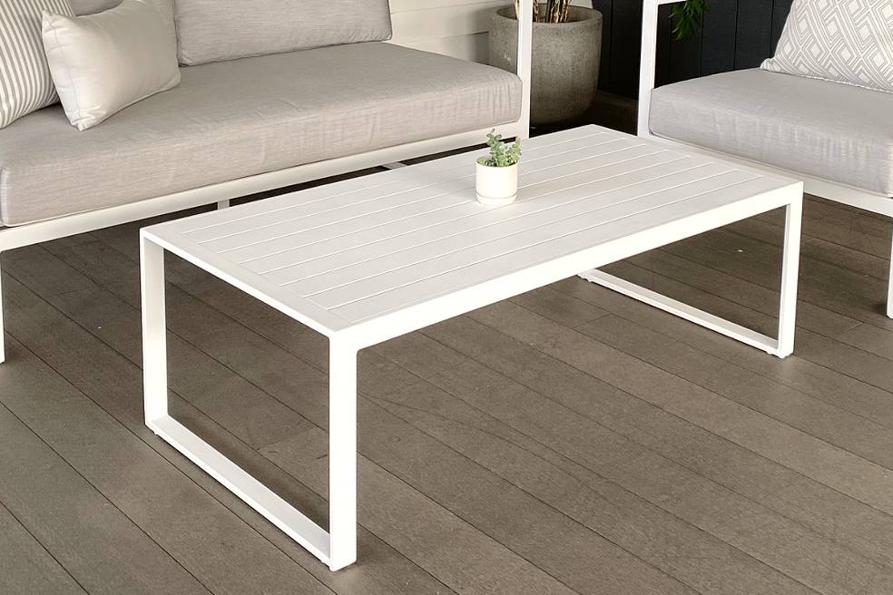 affordable outdoor coffee table