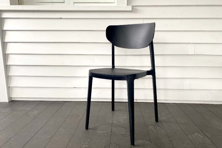 black affordabe outdoor dining chairs