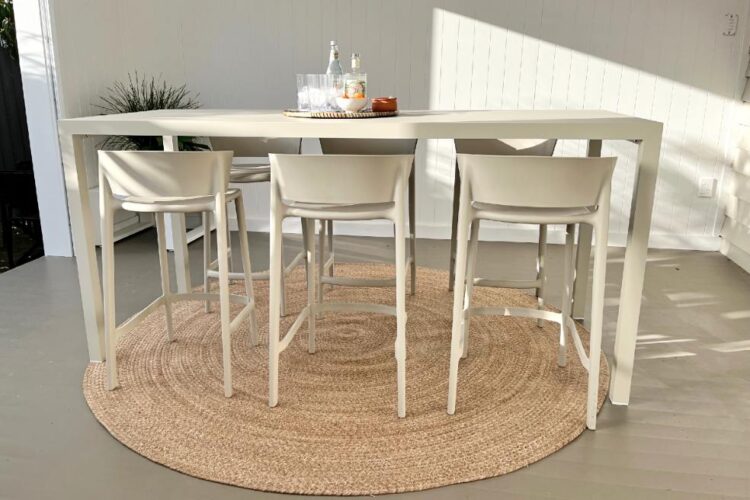 stylish contemporary outdoor bar leaner set