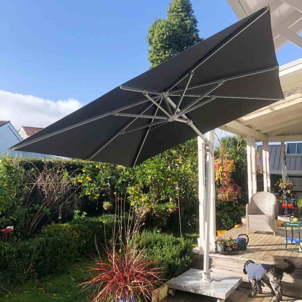 smaller nz canilever umbrellas that tilt provide good shade