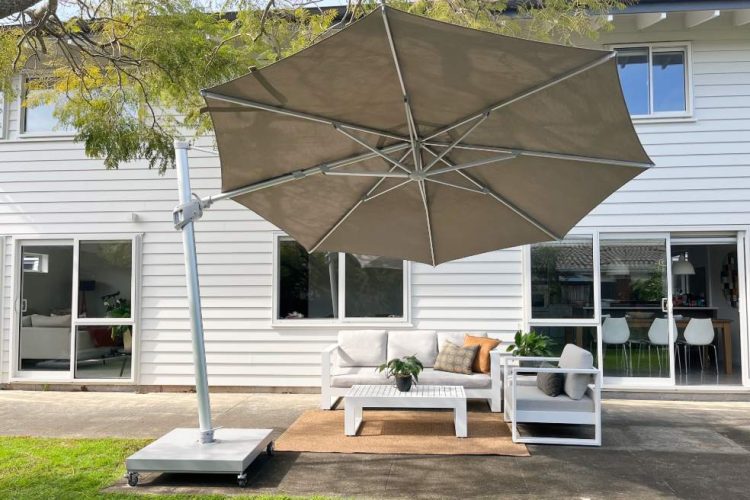 best value large round octagonal Sunbrella cantilever umbrella
